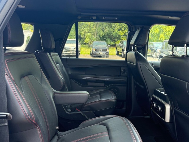 Ford Expedition Max Vehicle Full-screen Gallery Image 9