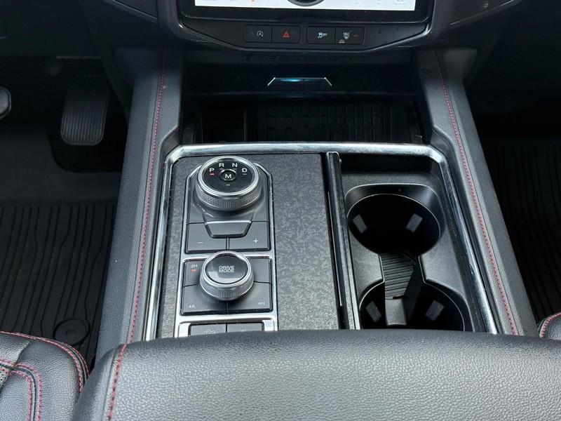 Ford Expedition Max Vehicle Full-screen Gallery Image 12