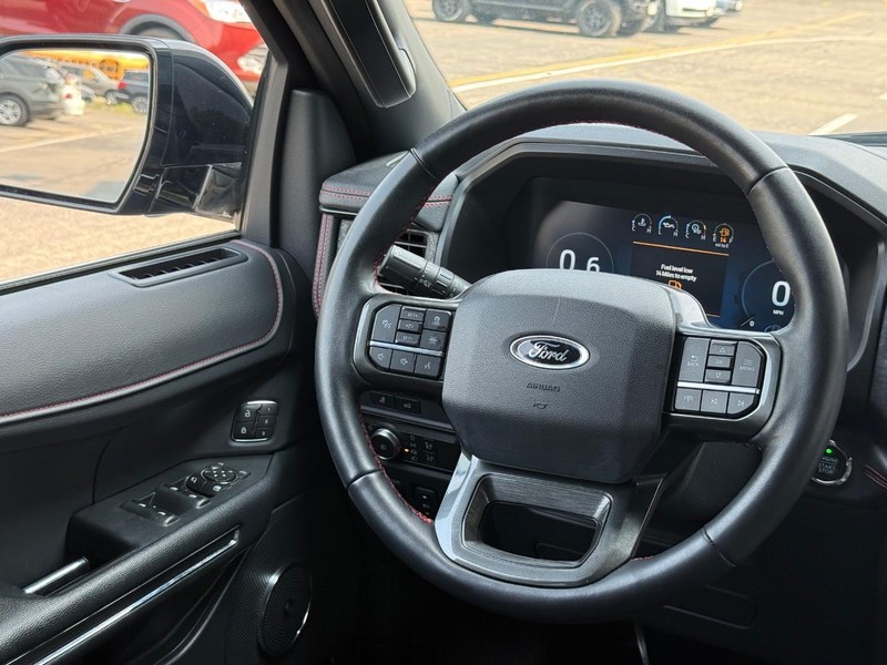 Ford Expedition Max Vehicle Full-screen Gallery Image 13