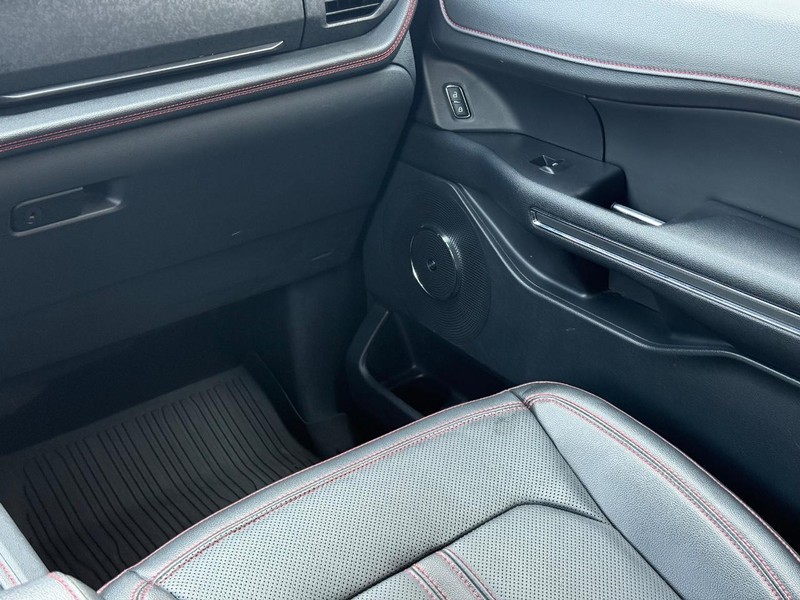 Ford Expedition Max Vehicle Full-screen Gallery Image 14