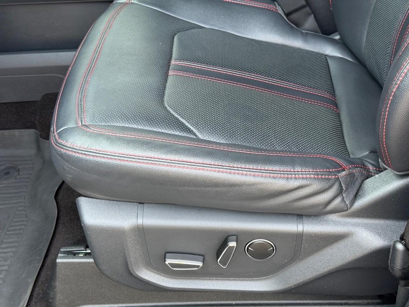Ford Expedition Max Vehicle Full-screen Gallery Image 20