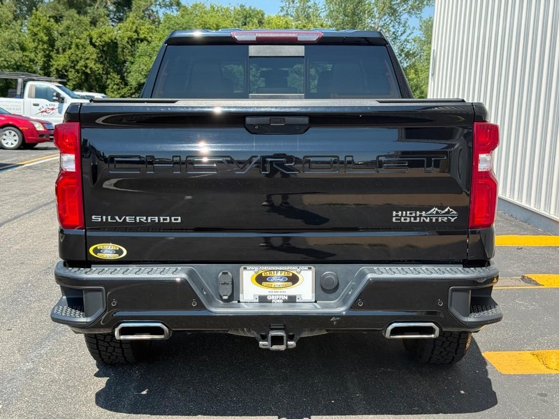 Chevrolet Silverado 1500 Vehicle Full-screen Gallery Image 4