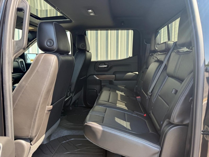 Chevrolet Silverado 1500 Vehicle Full-screen Gallery Image 10