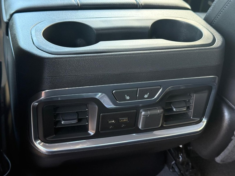 Chevrolet Silverado 1500 Vehicle Full-screen Gallery Image 12