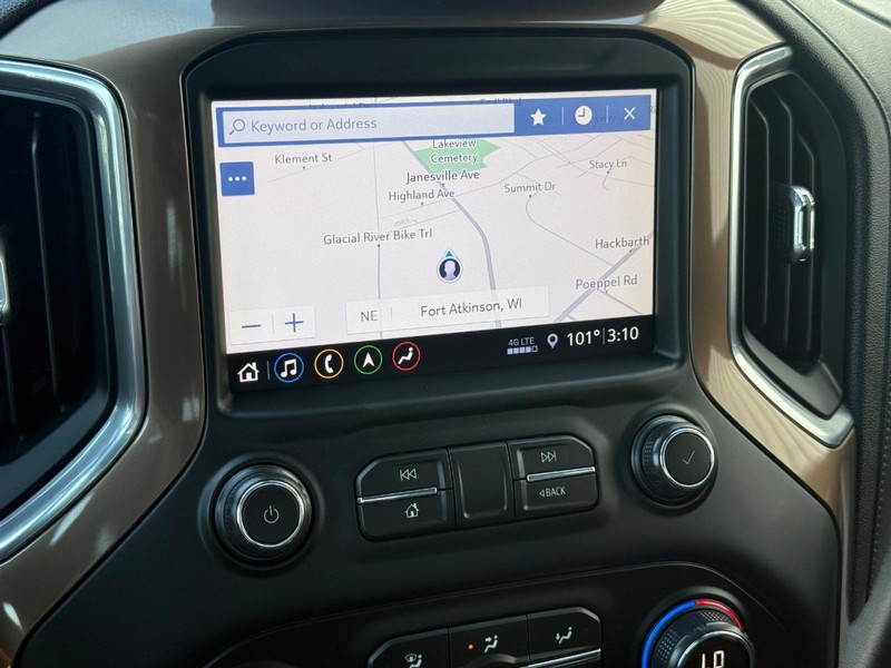Chevrolet Silverado 1500 Vehicle Full-screen Gallery Image 18