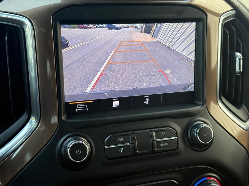 Chevrolet Silverado 1500 Vehicle Full-screen Gallery Image 19
