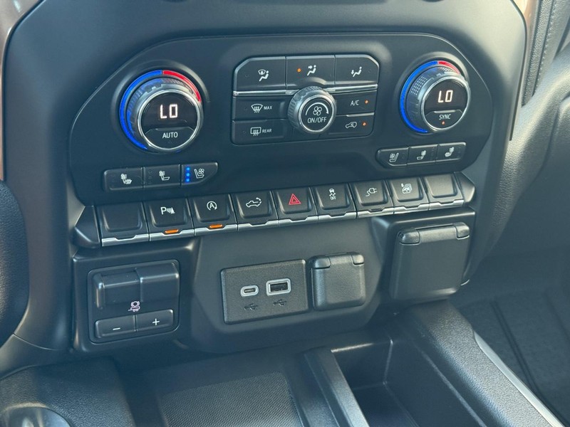 Chevrolet Silverado 1500 Vehicle Full-screen Gallery Image 20