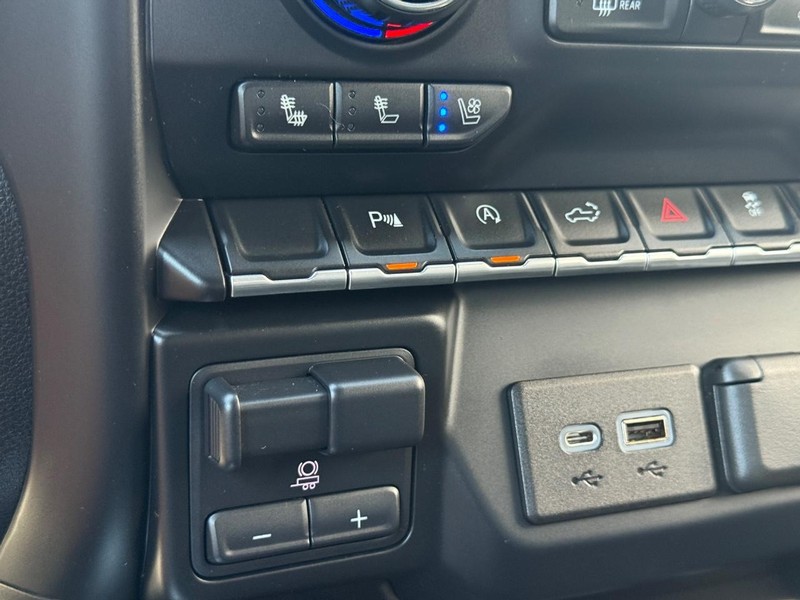 Chevrolet Silverado 1500 Vehicle Full-screen Gallery Image 21