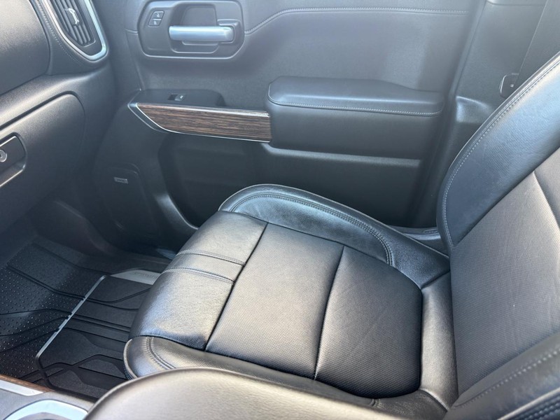 Chevrolet Silverado 1500 Vehicle Full-screen Gallery Image 22