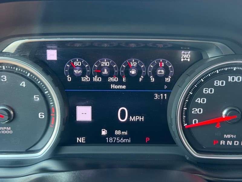 Chevrolet Silverado 1500 Vehicle Full-screen Gallery Image 23