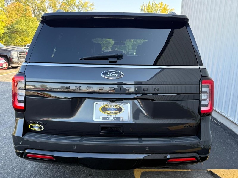 Ford Expedition Max Vehicle Full-screen Gallery Image 4