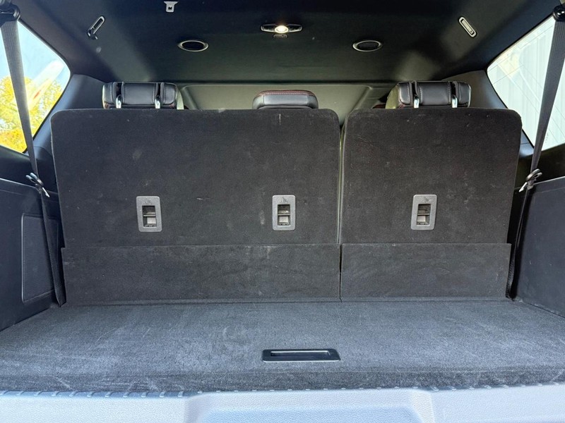 Ford Expedition Max Vehicle Full-screen Gallery Image 5