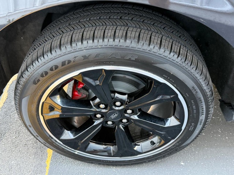 Ford Expedition Max Vehicle Full-screen Gallery Image 7