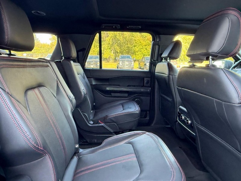 Ford Expedition Max Vehicle Full-screen Gallery Image 8