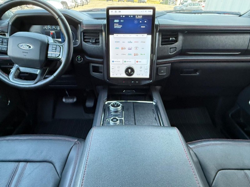 Ford Expedition Max Vehicle Full-screen Gallery Image 10