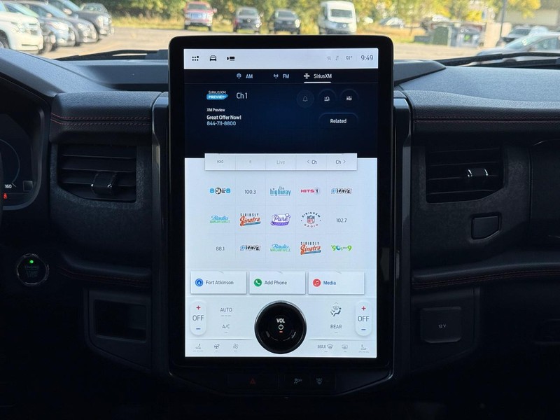 Ford Expedition Max Vehicle Full-screen Gallery Image 11