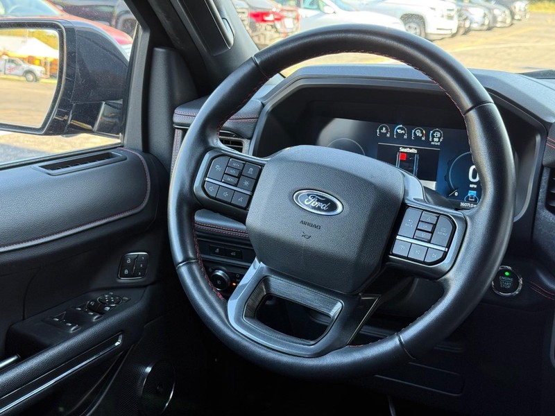 Ford Expedition Max Vehicle Full-screen Gallery Image 13