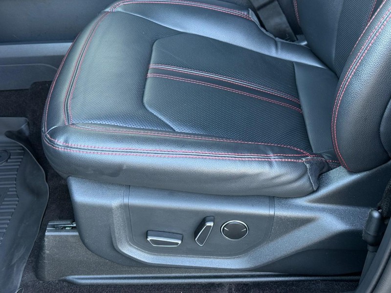 Ford Expedition Max Vehicle Full-screen Gallery Image 22