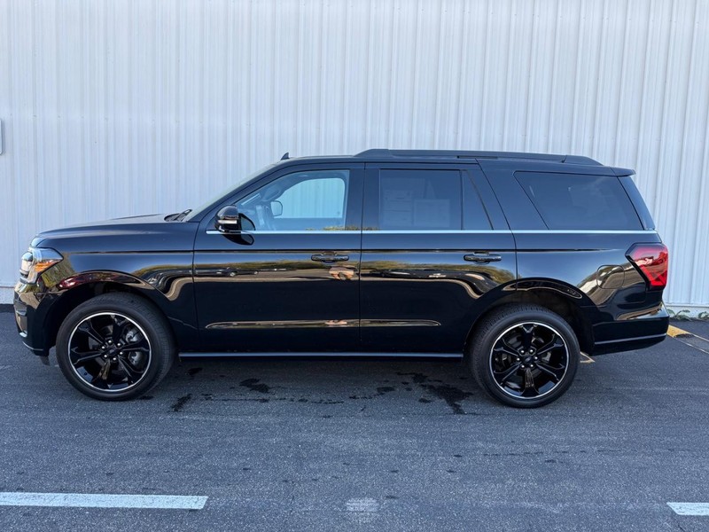 Ford Expedition Vehicle Full-screen Gallery Image 2