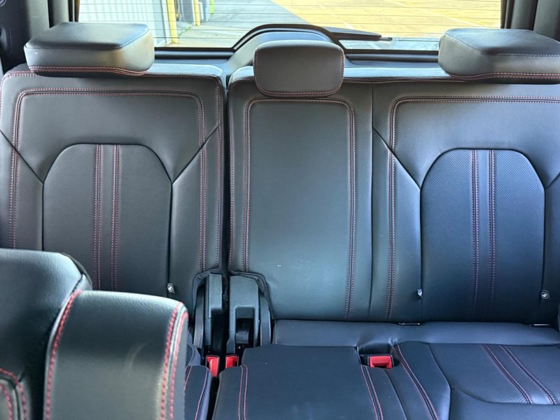 Ford Expedition Vehicle Full-screen Gallery Image 9