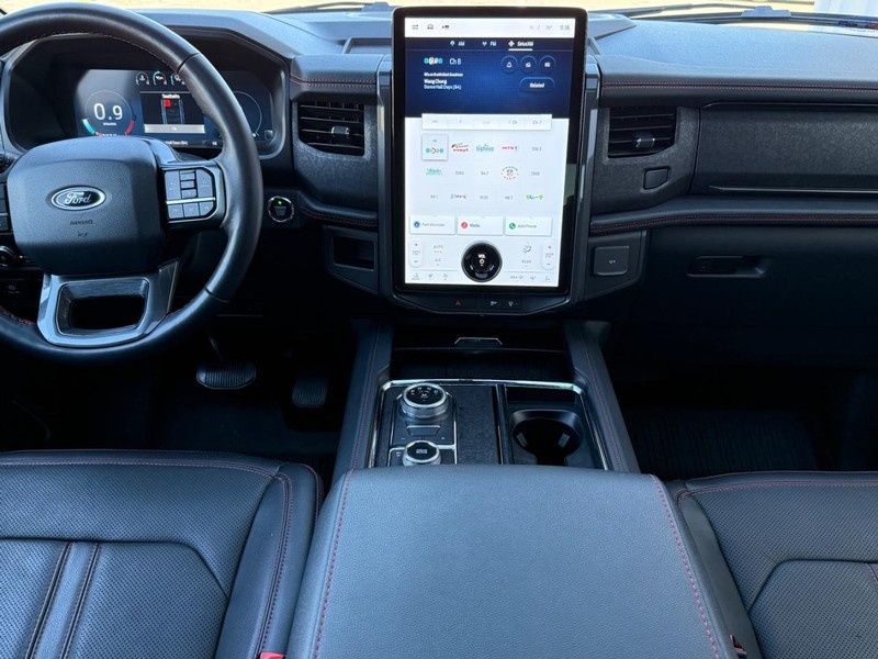 Ford Expedition Vehicle Full-screen Gallery Image 10