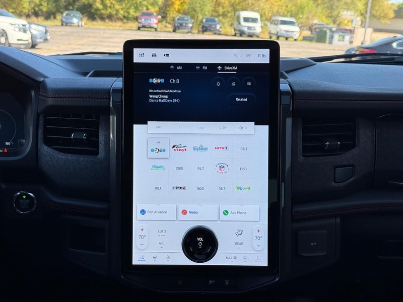 Ford Expedition Vehicle Full-screen Gallery Image 11