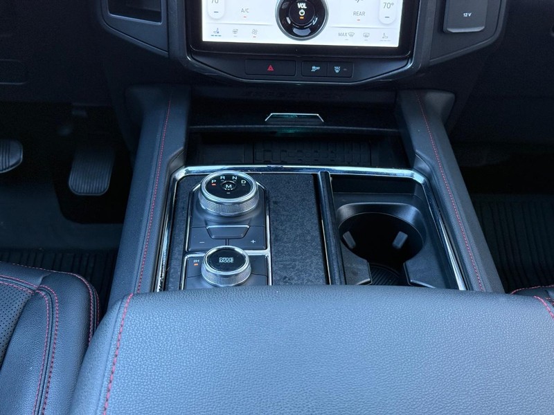 Ford Expedition Vehicle Full-screen Gallery Image 12