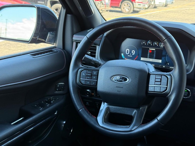 Ford Expedition Vehicle Full-screen Gallery Image 13