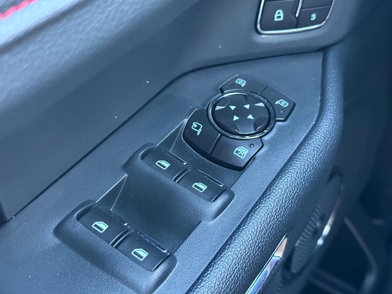 Ford Expedition Vehicle Full-screen Gallery Image 21