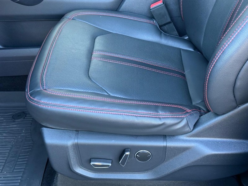 Ford Expedition Vehicle Full-screen Gallery Image 22