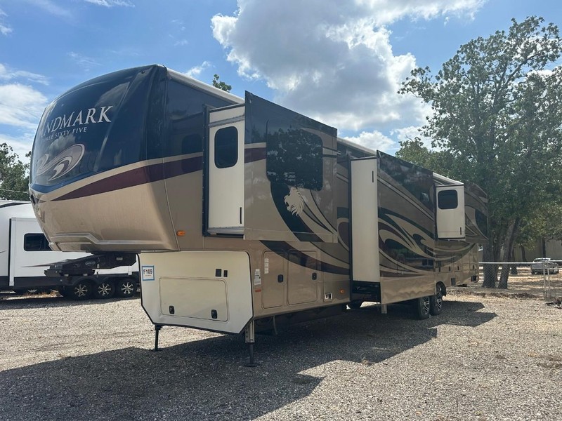 Landmark LAFAYETTE Vehicle Full-screen Gallery Image 02