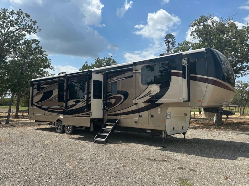 Landmark LAFAYETTE Vehicle Full-screen Gallery Image 04