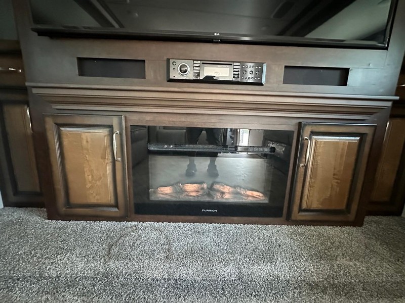 Landmark LAFAYETTE Vehicle Full-screen Gallery Image 10