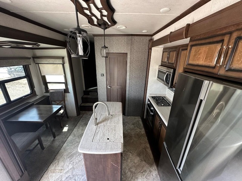 Landmark LAFAYETTE Vehicle Full-screen Gallery Image 12