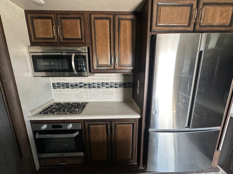 Landmark LAFAYETTE Vehicle Full-screen Gallery Image 14