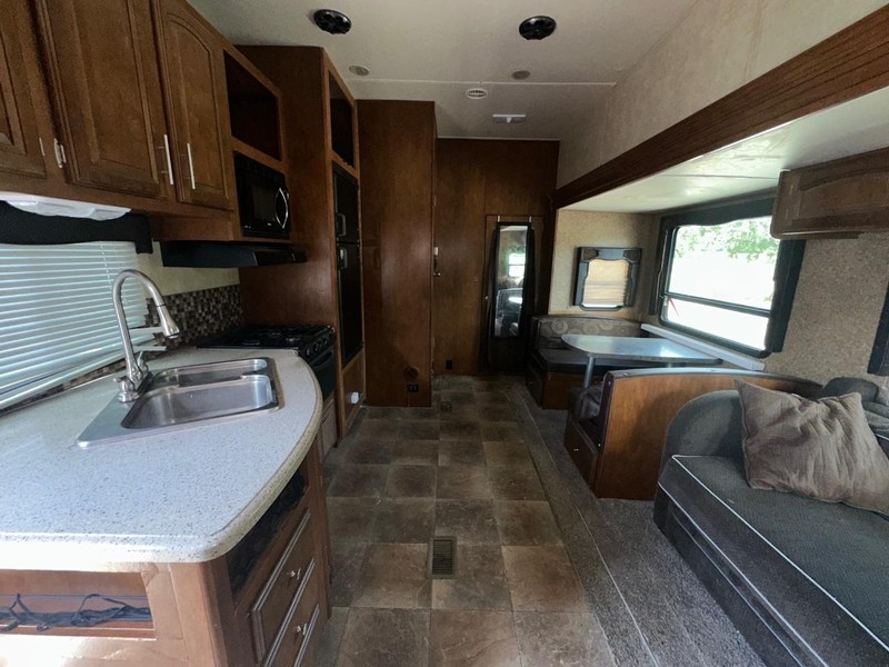 Forest River Rv Nitro XLR Vehicle Full-screen Gallery Image 06