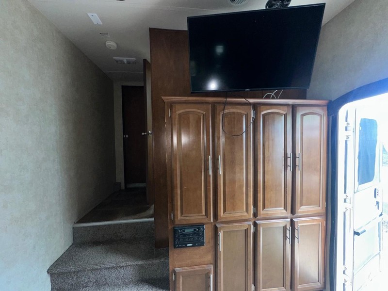 Forest River Rv Nitro XLR Vehicle Full-screen Gallery Image 12