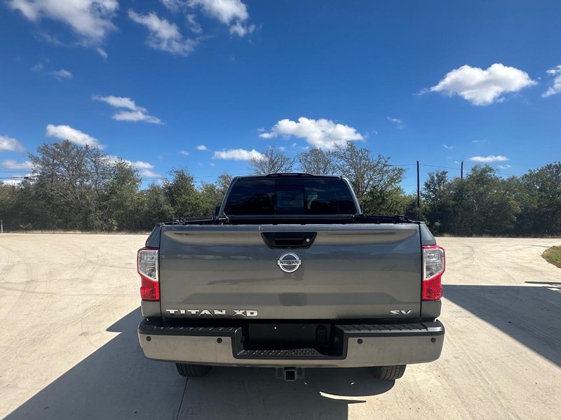 Nissan TITAN XD Vehicle Full-screen Gallery Image 04