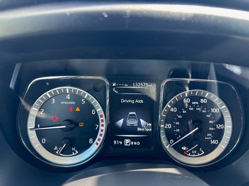 Nissan TITAN XD Vehicle Full-screen Gallery Image 08