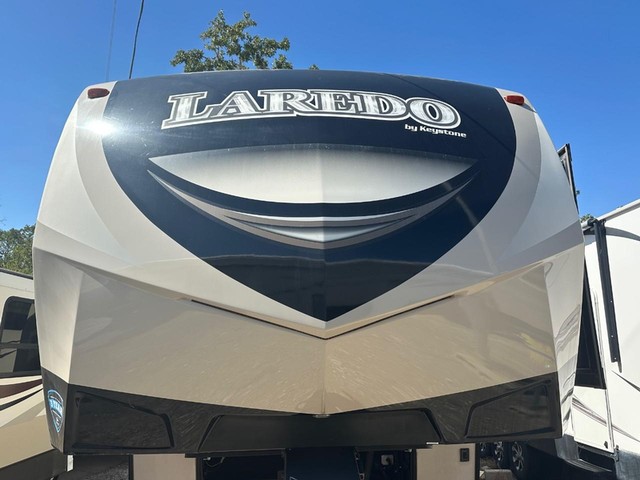 Keystone laredo white - Lockhart TX