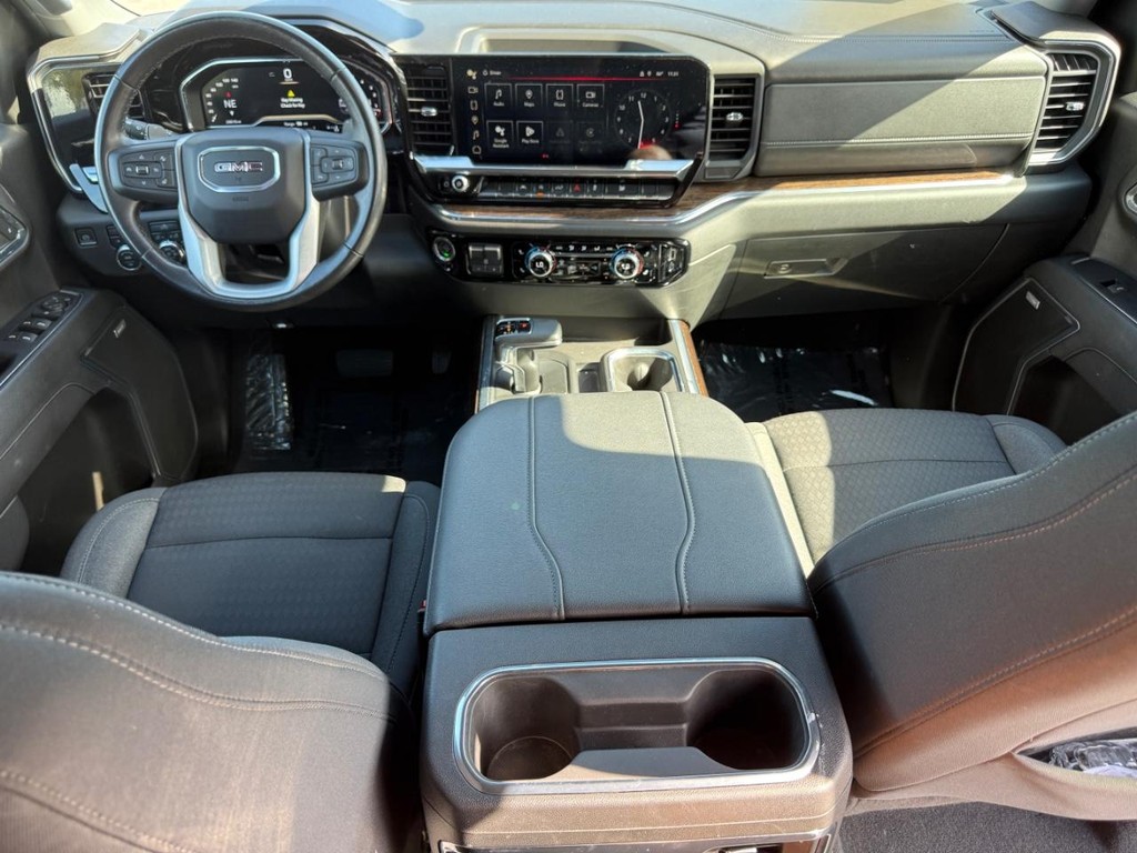 GMC Sierra 1500 Vehicle Full-screen Gallery Image 12