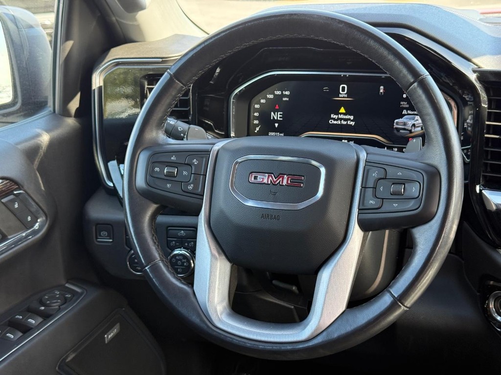 GMC Sierra 1500 Vehicle Full-screen Gallery Image 13