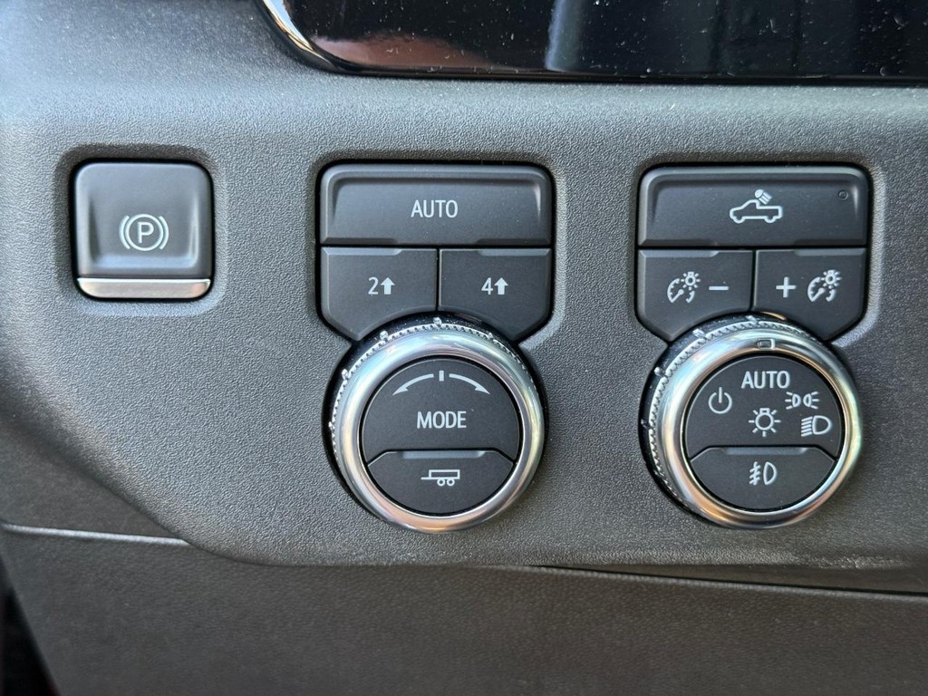 GMC Sierra 1500 Vehicle Full-screen Gallery Image 23