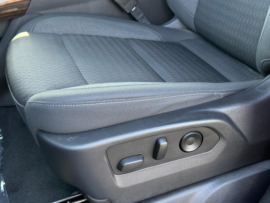 GMC Sierra 1500 Vehicle Full-screen Gallery Image 26