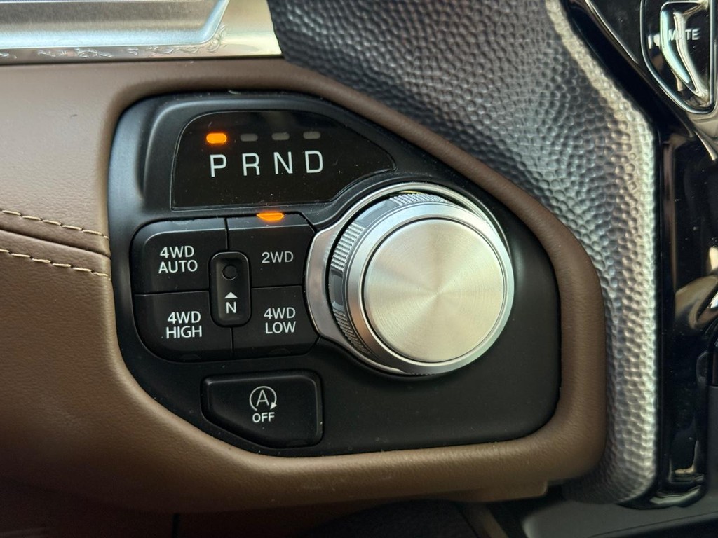 Ram 1500 Vehicle Full-screen Gallery Image 18