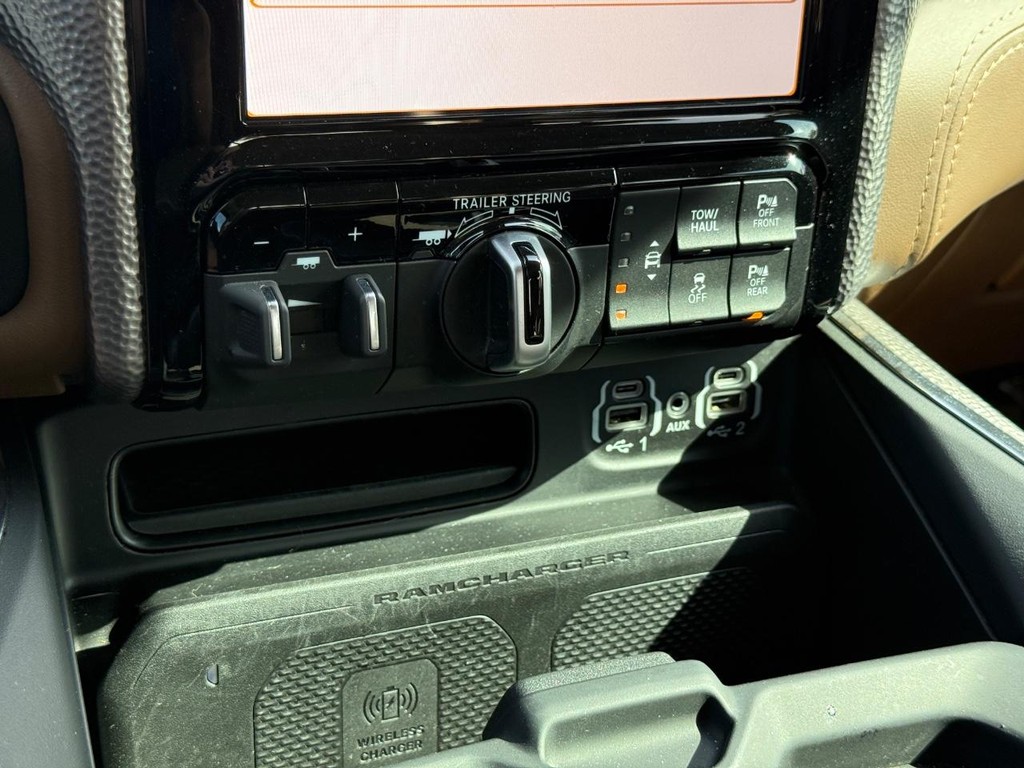 Ram 1500 Vehicle Full-screen Gallery Image 22