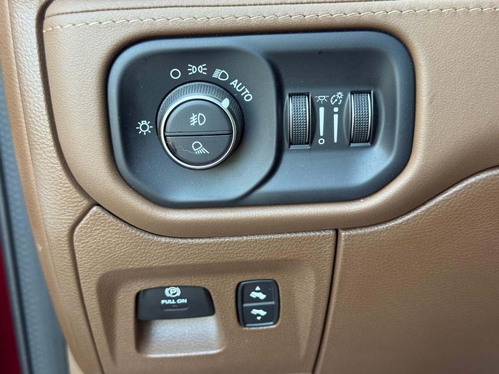 Ram 1500 Vehicle Full-screen Gallery Image 25