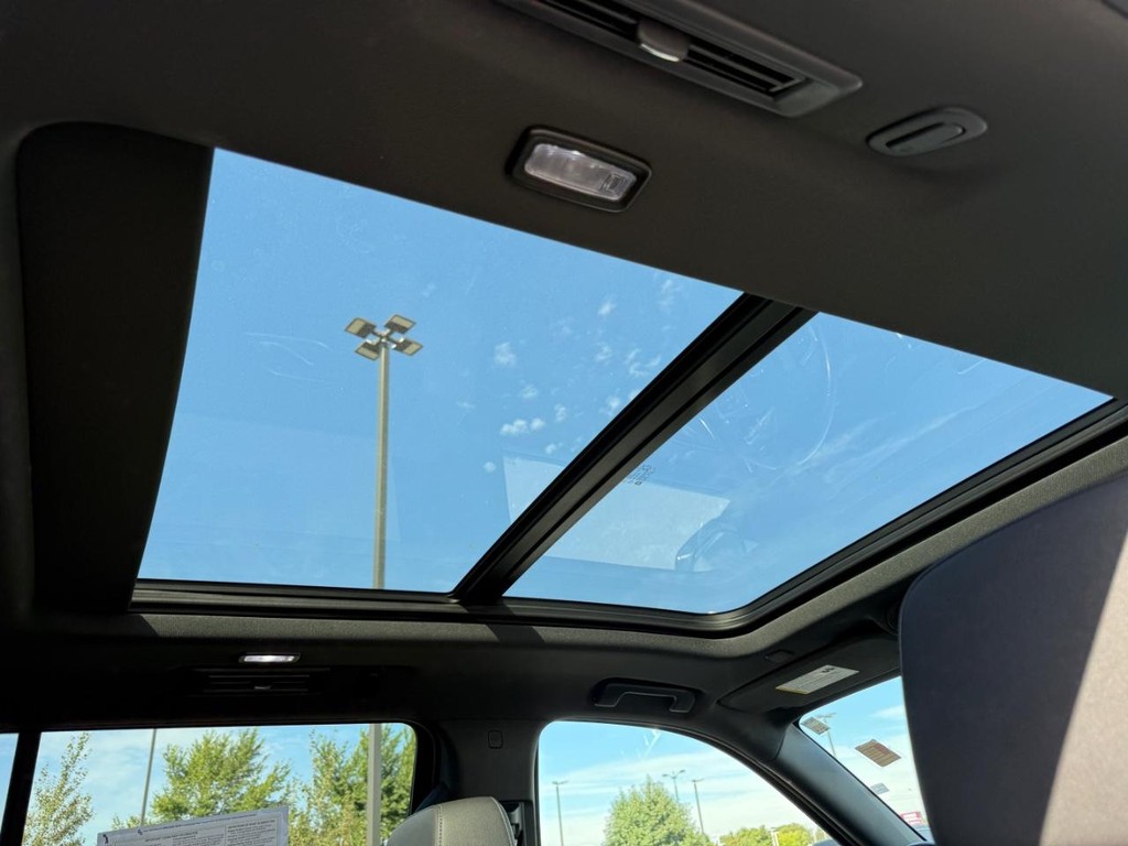 Chevrolet Tahoe Vehicle Full-screen Gallery Image 14