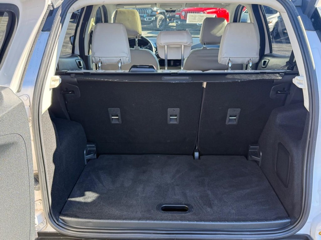 Ford EcoSport Vehicle Full-screen Gallery Image 05