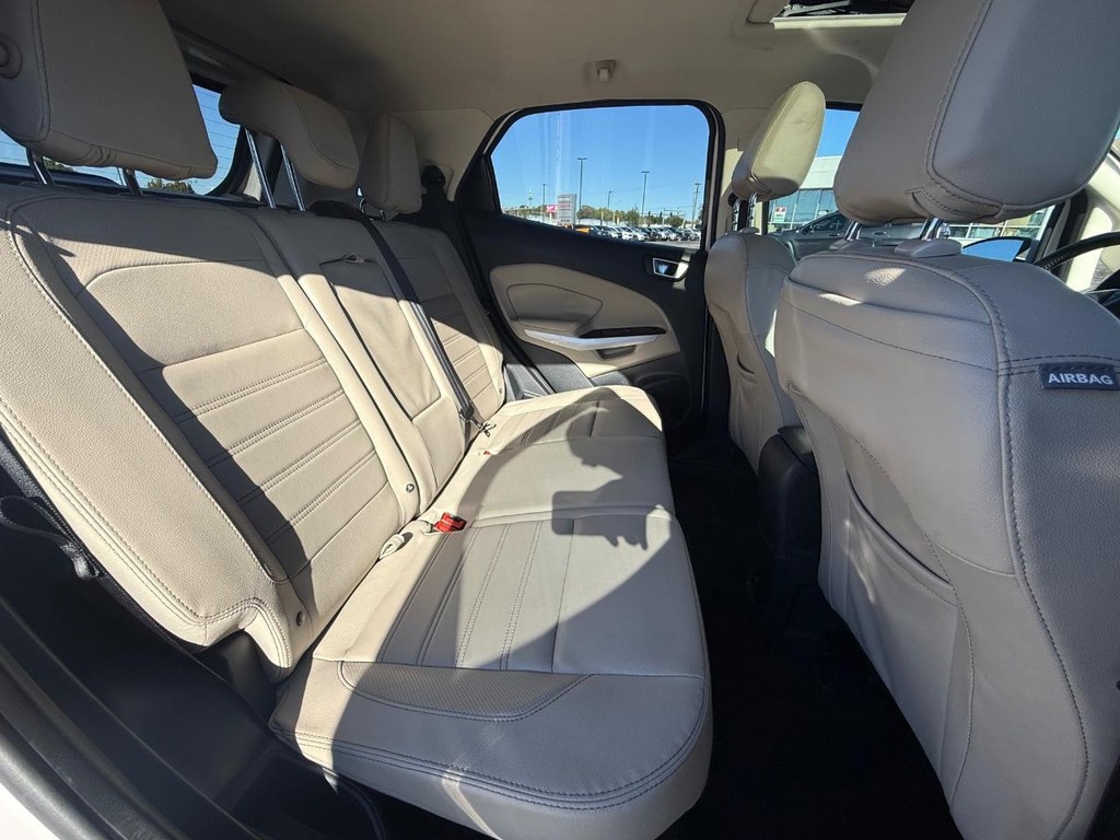 Ford EcoSport Vehicle Full-screen Gallery Image 10